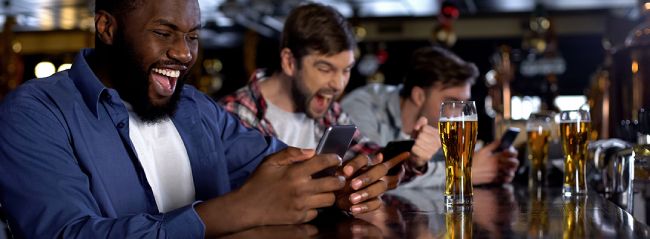 完美体育直播平台 : 线上体育博彩与传统体育博彩